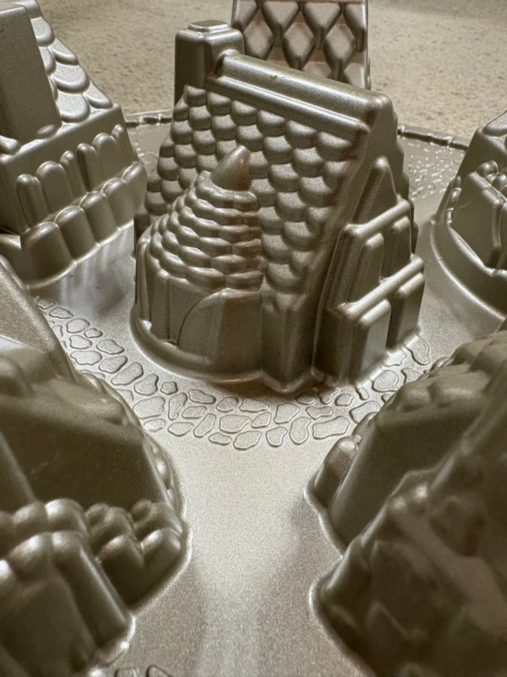 Williams Sonoma Snowy Village Holiday Mini Cottage Mold pan